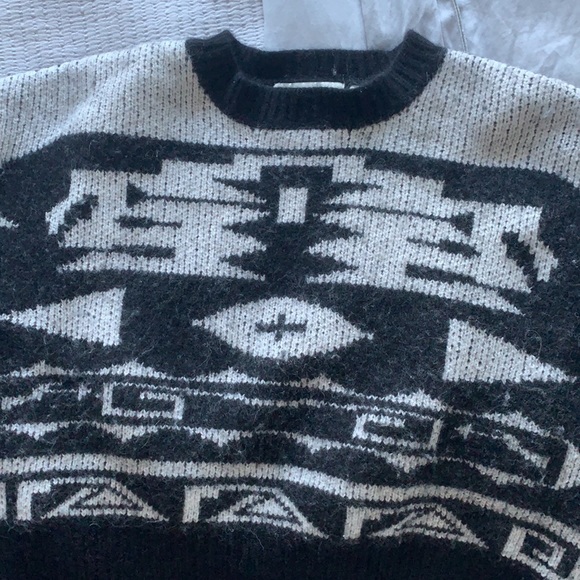 Gorgeous Elle Sasson Sweater - Picture 5 of 12